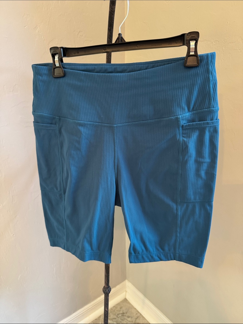 Mondetta Ribbed High-Rise 7” Bike Shorts in Teal. Size Large. - Picture 5 of 5